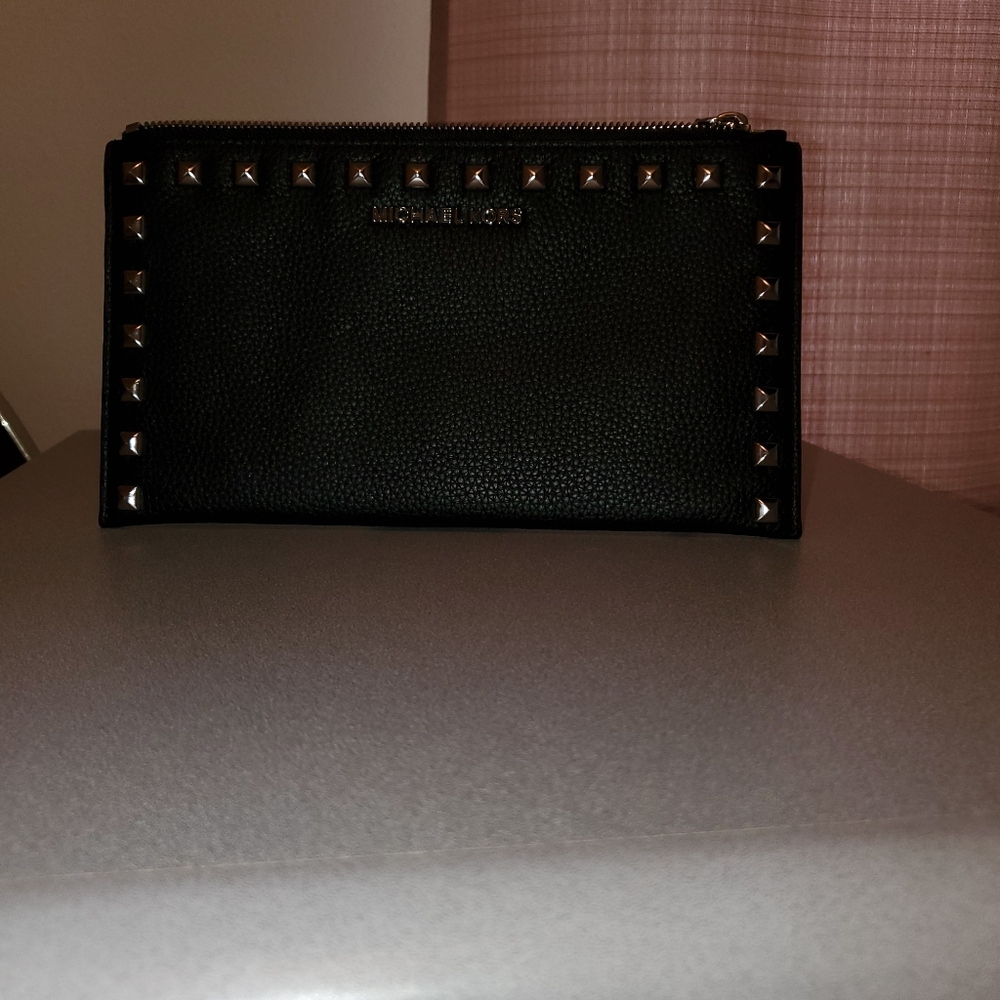 Clutch - Picture 2 of 4
